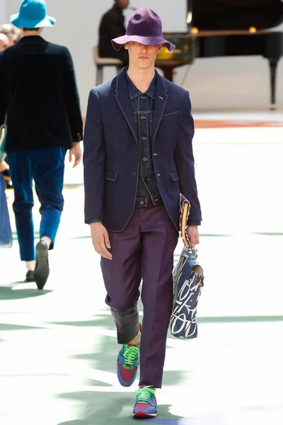 Look 11